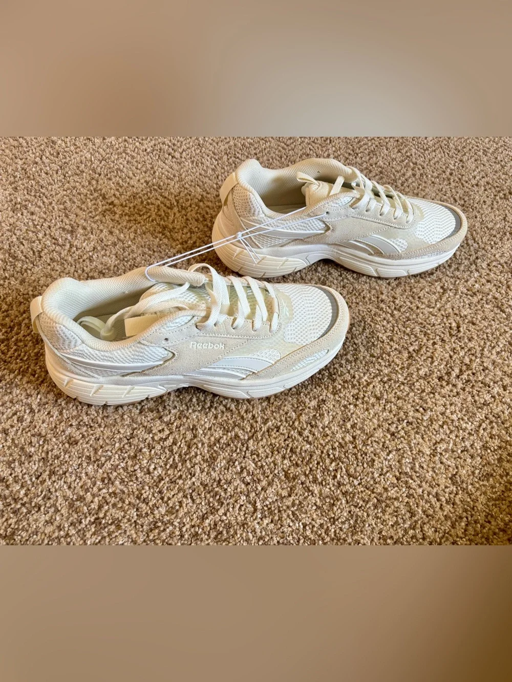 Reebok Chaos Size 11  Sneakers Cream and Beige